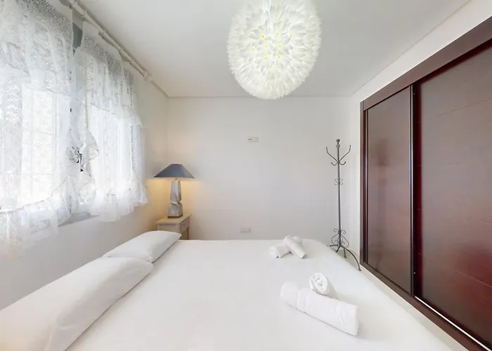 Castle And Port Views With Ac Διαμέρισμα *